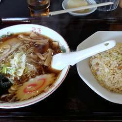 支那そば 390円、半チャーハン420円