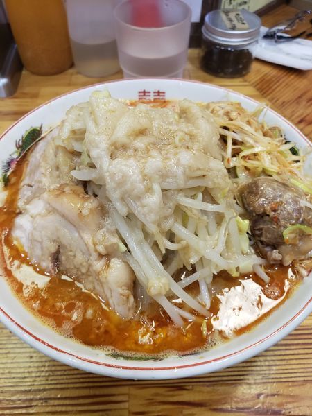 「辛みそ＋ネギ豚　ニンニク少な目野菜カラメアブラ」@ラーメン神豚 横須賀中央店の写真