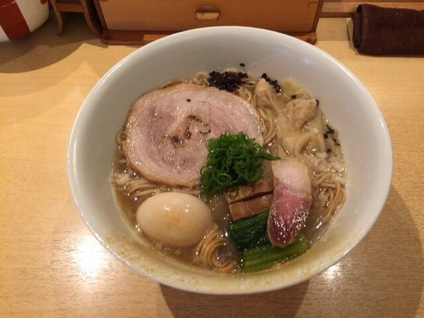 「特製醤油そば 細麺」@饗 くろ㐂の写真