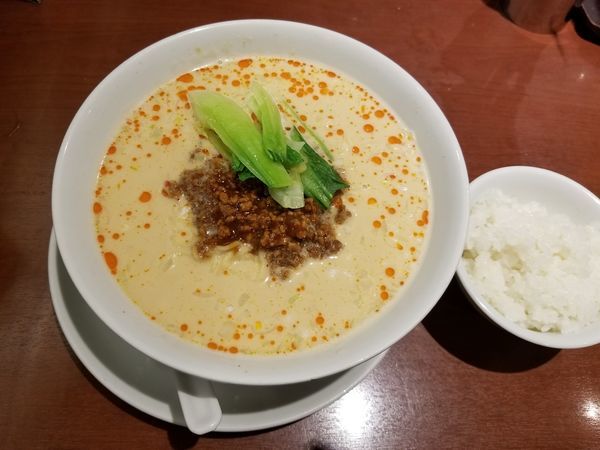「特製担々麺」@美華園 新橋店の写真