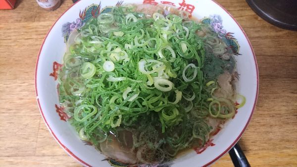 「ラーメン並、固め＋九条ネギ増し」@本家 第一旭 新宿店の写真