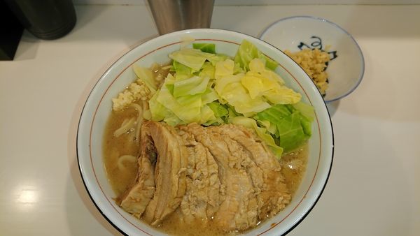 「小ラーメン(800円)+豚2枚(150円)+生姜(50円)」@ハイパーファットンの写真