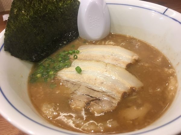 「薫る純糸とん骨」@烈志笑魚油 麺香房 三くの写真