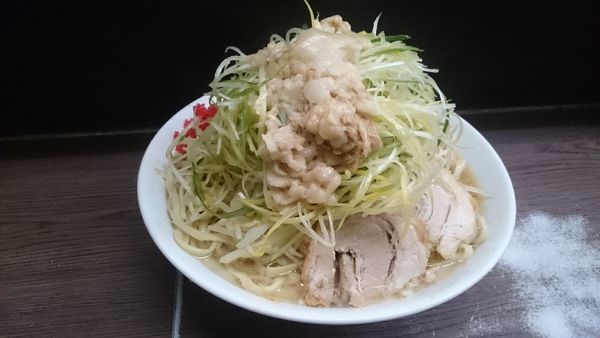 「大・麺ちょい増し・ネギ(アブラベニ)￥８９０」@ラーメン二郎 横浜関内店の写真