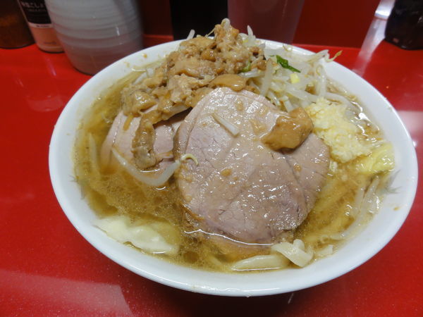 「ラーメン700円にんにく脂」@ラーメン二郎 越谷店の写真