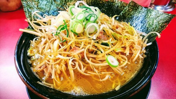 「【限定】ネギラーメン(麺硬・味濃・中盛)+海苔」@家系ラーメン とらきち家の写真