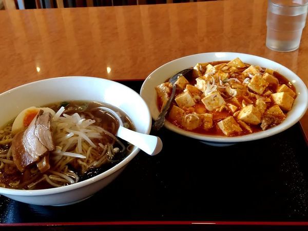 「ラーメンセット(醤油ラーメン＋麻婆丼+漬物)700」@台湾料理 福祥居の写真