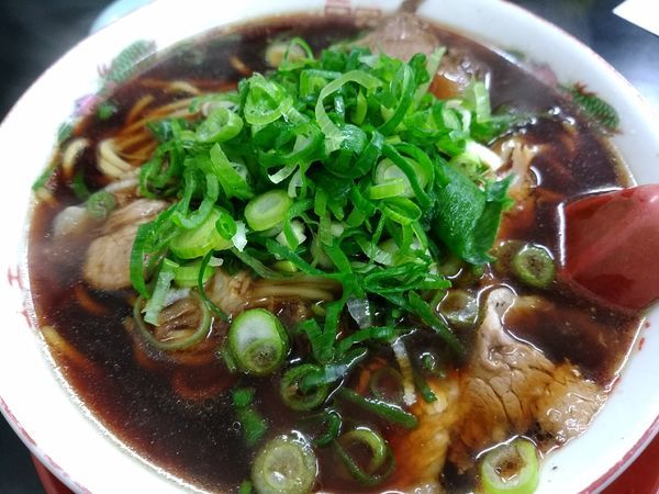 「中華そば並700円ネギ多め」@新福菜館 大津京店の写真