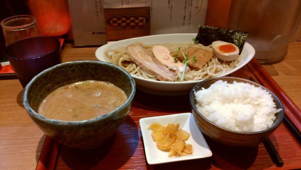「鶏白湯魚介つけ麺大盛り　ライス　小」@ヒキュウの写真