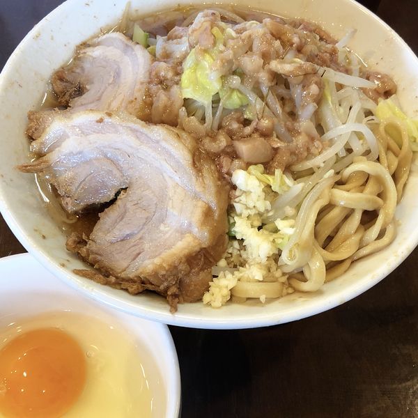 「小ラーメン（ニンニク少なめ，ヤサイ，アブラ）＋生たまご」@麺屋 歩夢の写真