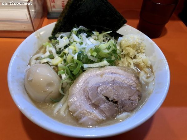 「家系風 らーめん豚1切れ+味玉のりレン草 (1,100円)」@ちばからの写真