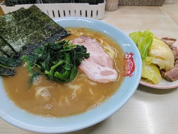 「ラーメン(並)￥720+ｷｬﾍﾞﾁﾔｰ￥100」@横浜ラーメン 町田家 町田本店の写真