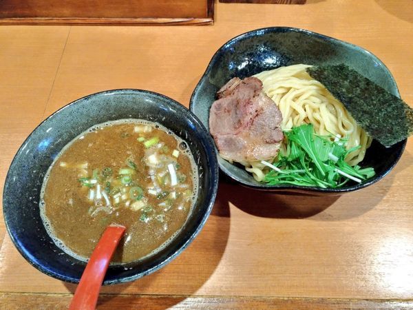 「ゲリラ限定 煮干しつけ麺」@ゆいまーる人 安慶田店の写真