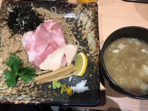 「濃厚ぶりつけそば900円+ぶり刺身400円」@寿製麺 よしかわ 西台駅前店の写真
