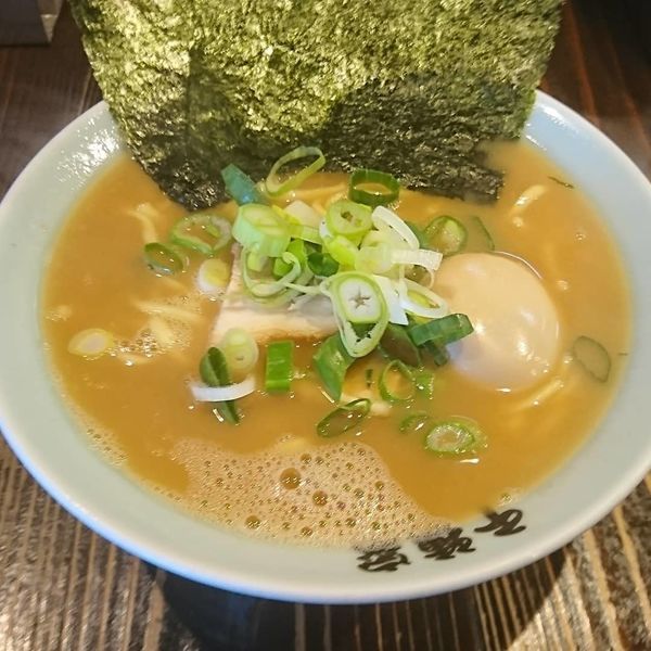 「横浜らーめん 煮玉子」@横濱家系らーめん 千種家の写真