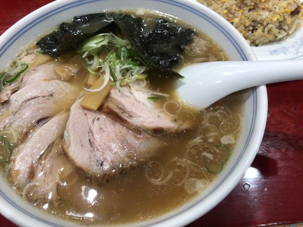 「チャーシュー麺半チャーハンセット1000円」@喜久の写真