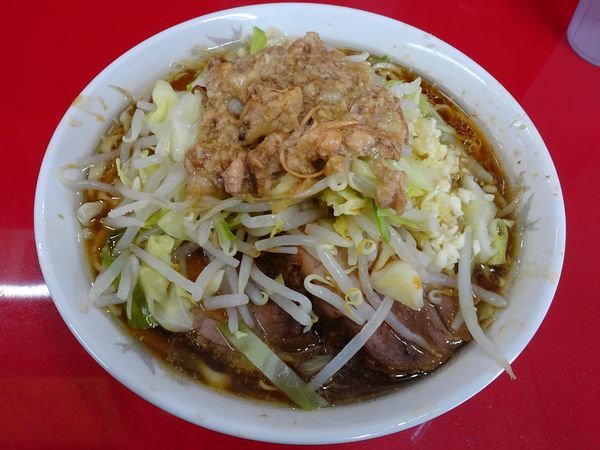 「小ラーメン豚2枚（700円）ニンニクアブラ」@ラーメン二郎 越谷店の写真