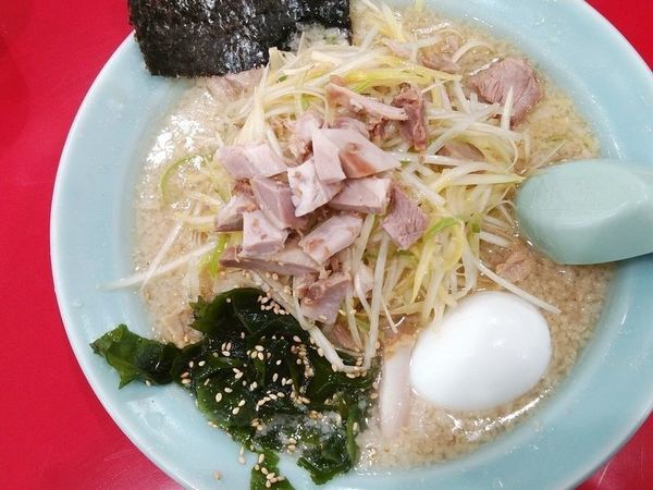 「ネギラーメン（こってり）＋ネギW＋玉子」@ラーメン かいざん 新小岩店の写真