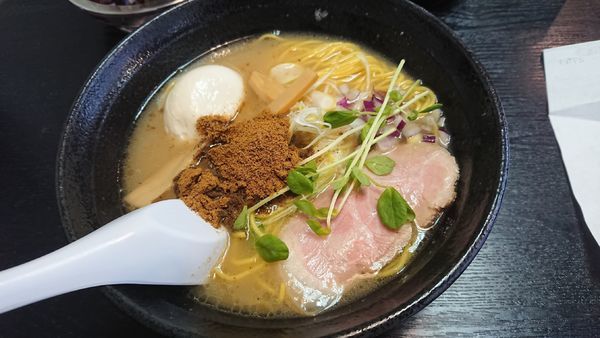 「鶏白湯醤油らーめん680円＋味玉トッピング80円」@らーめん・定食 頂の写真