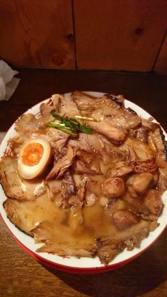 「焼豚ラーメン、肉増し、大盛、半辛、ニンニク」@焼豚ラーメン 三條の写真