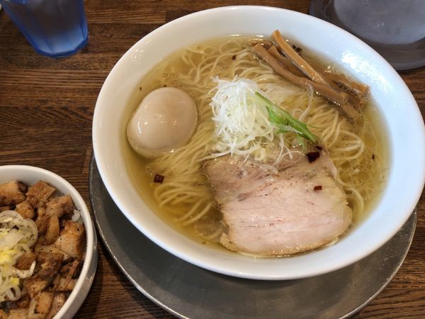 「味玉汐の旨味ソバ + ブタめし」@Tomboの写真