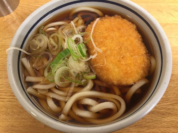 「コロッケうどん¥360」@駅そば大宮の写真