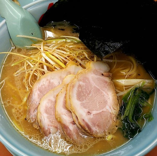 「醤油ネギチャーシュー麺(中盛り) 海苔」@ラーメン山岡家 鷲宮店の写真