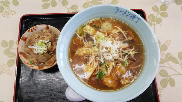 「肉野菜ラーメン＋モツ」@ラーメン横丁の写真