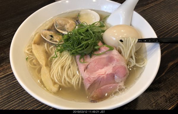 「春の限定 海の塩らぁ麺+味玉　(¥900+¥100)」@中華そば 向日葵の写真