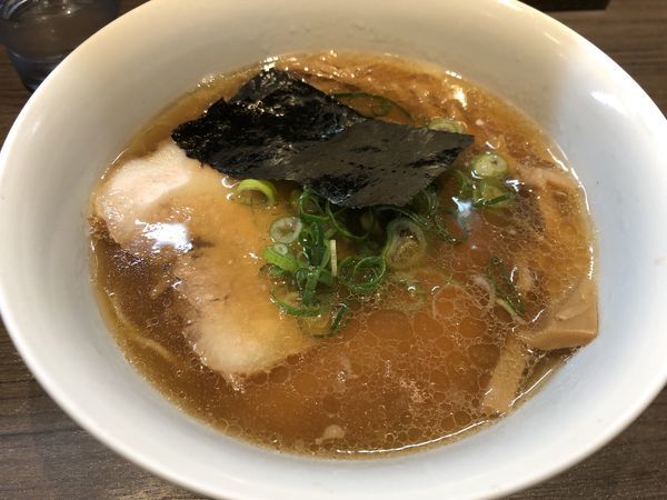 「醤油らぁ麺」@支那そばや 本店の写真