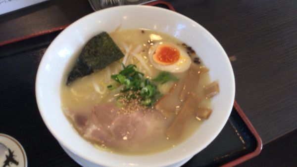 「鶏白湯らーめん880円」@らーめん もかすけの写真