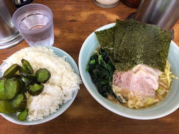 「チャーシュー麺 850円 ライス大」@横浜ラーメン 武蔵家 船橋店の写真