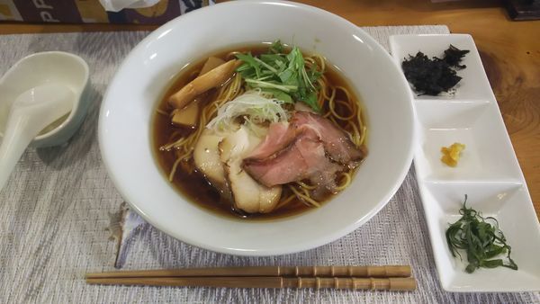 「煮干しラーメン（比内地鶏）850円」@#HANABIYA ~ramen & bar~の写真