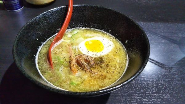 「鶏白湯ラーメン750円」@〆ラーの写真