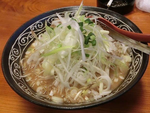 「坦々麺+白髪ネギ」@ラーメンハウス新治の写真