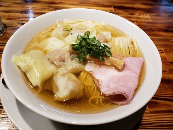 「塩煮干しワンタン中華そば」@柴崎亭 梅丘店の写真