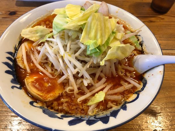 「【期間限定】辛みそタンメン（野菜大盛）＋玉子」@みやこいち 本店の写真