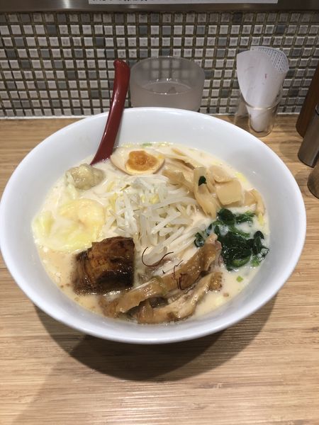 「全部のせわんたん麺(豚骨)」@雲呑好 ecute立川店の写真