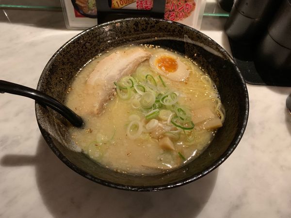 「げんこつラーメン750円+ランチ時100円で特製チャーハン」@らーめん絆 名古屋本店の写真