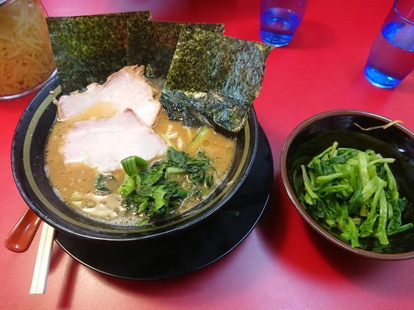 「ラーメン 醤油 硬めうすめ」@家系ラーメン 王道 いしいの写真