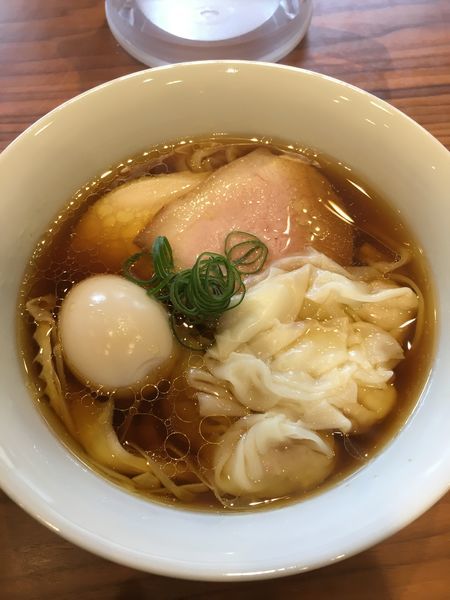 「醤油ラーメン 味玉ワンタン」@mojamojaの写真