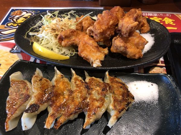 「餃子定食+唐揚げ」@らーめん八角 御着店の写真