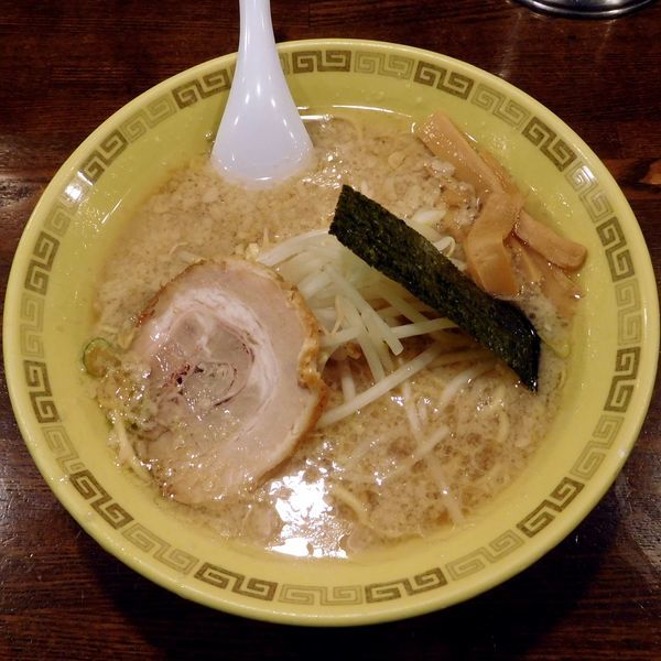 「中華麺（650円）太麺＋脂多め」@江川亭 調布店の写真