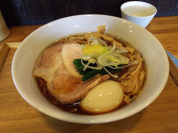 「中華そば（醤油）＋味玉＋大盛」@中華蕎麦 はざまの写真