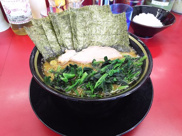 「ラーメン＋青菜＋のり＋半ライス」@家系ラーメン 王道家の写真