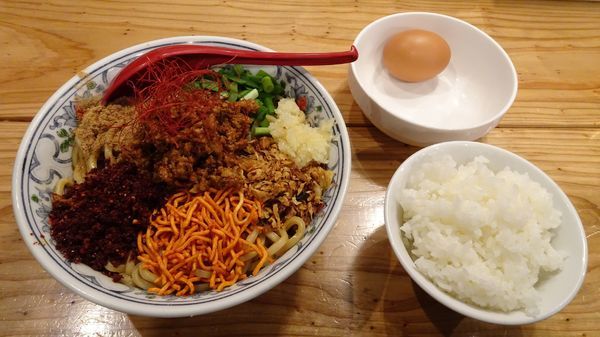 「辛辛魚の油そば：ごはん生卵付（1,000円）ニンニク」@くじら食堂 nonowa東小金井店の写真