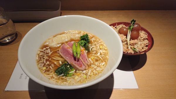 「鶏そば(醤油) 鶏そぼろご飯」@鶏そば 山もとの写真