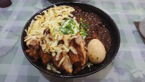 「辛口炙りチーズカレー麺890円+他」@ラーメン 富次郎の写真