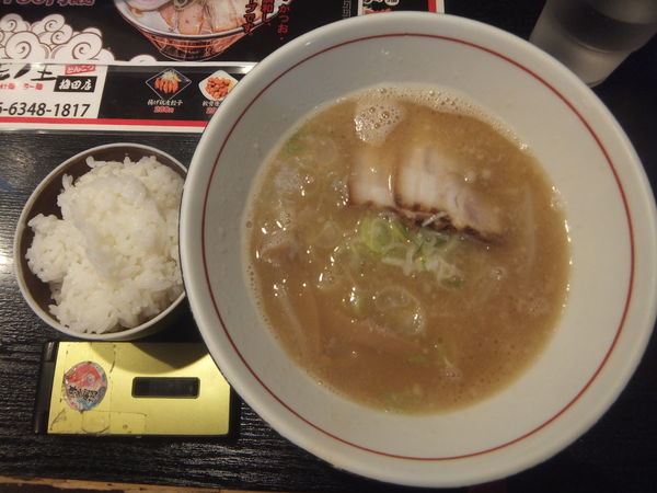「とんこつ醤油ラーメン680円(ライスおかわり自由)」@つけ麺専門 麺処 虎ノ王 梅田1号店の写真