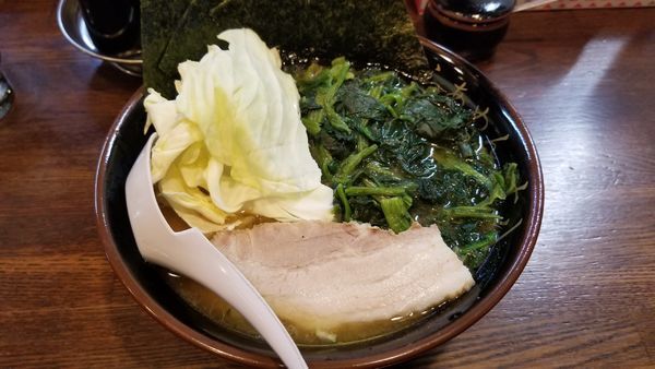 「豚骨醤油らあめん　中　ほうれん草トッピング」@らあめん 寸八 総本店の写真